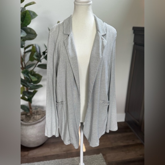 Bordeaux Jackets & Blazers - Bordeaux Black and White Striped Top